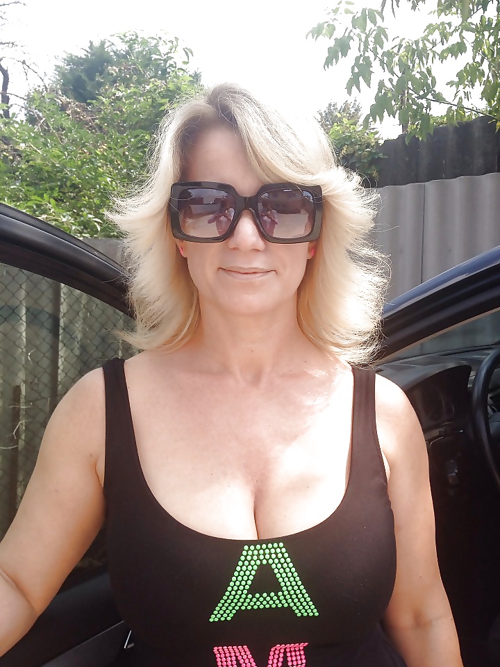 Sexy MATURES and MILFs 34 pict gal