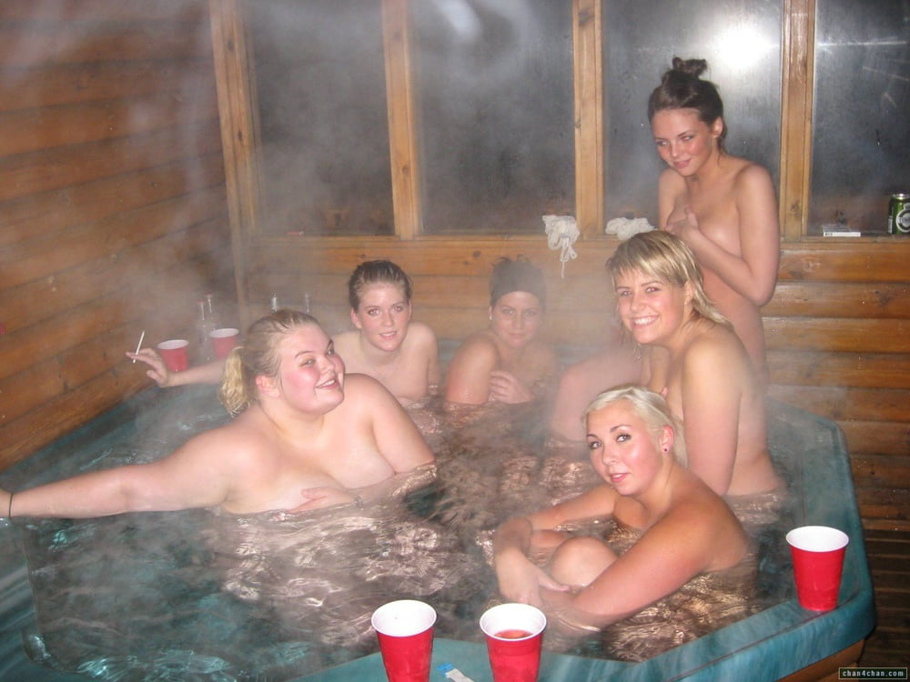 Naked girles in a hot tub Bbw Hot Tub 21 Pics Xhamster