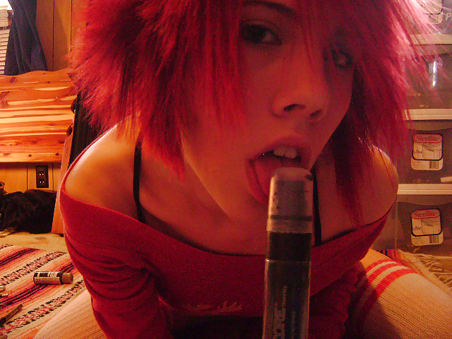 Sexy Emo Redhead Teenchick pict gal