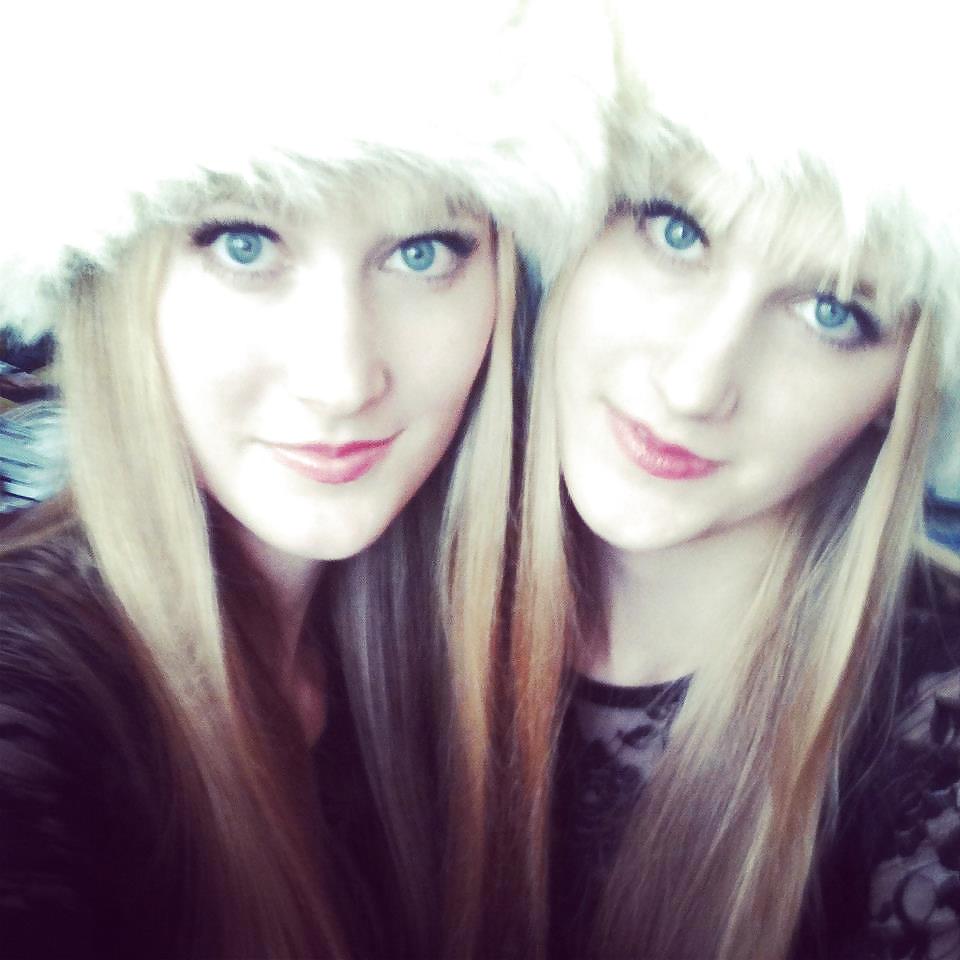 Harp Twins pict gal