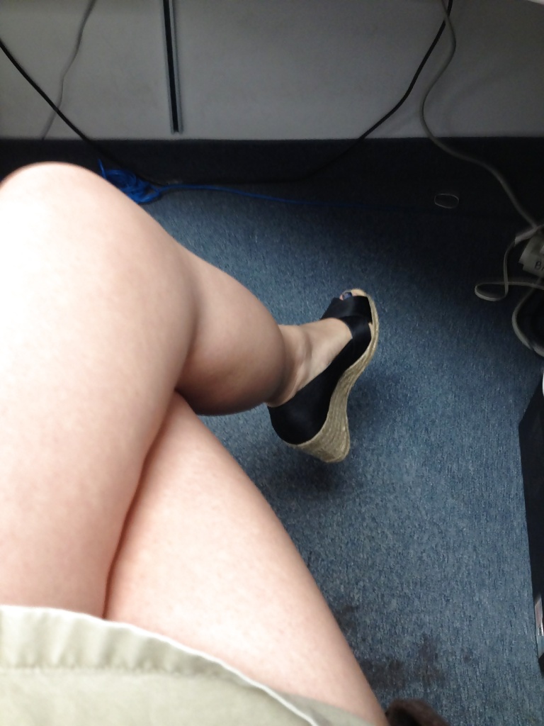 Upskirt at Work Pussy pt2 pict gal