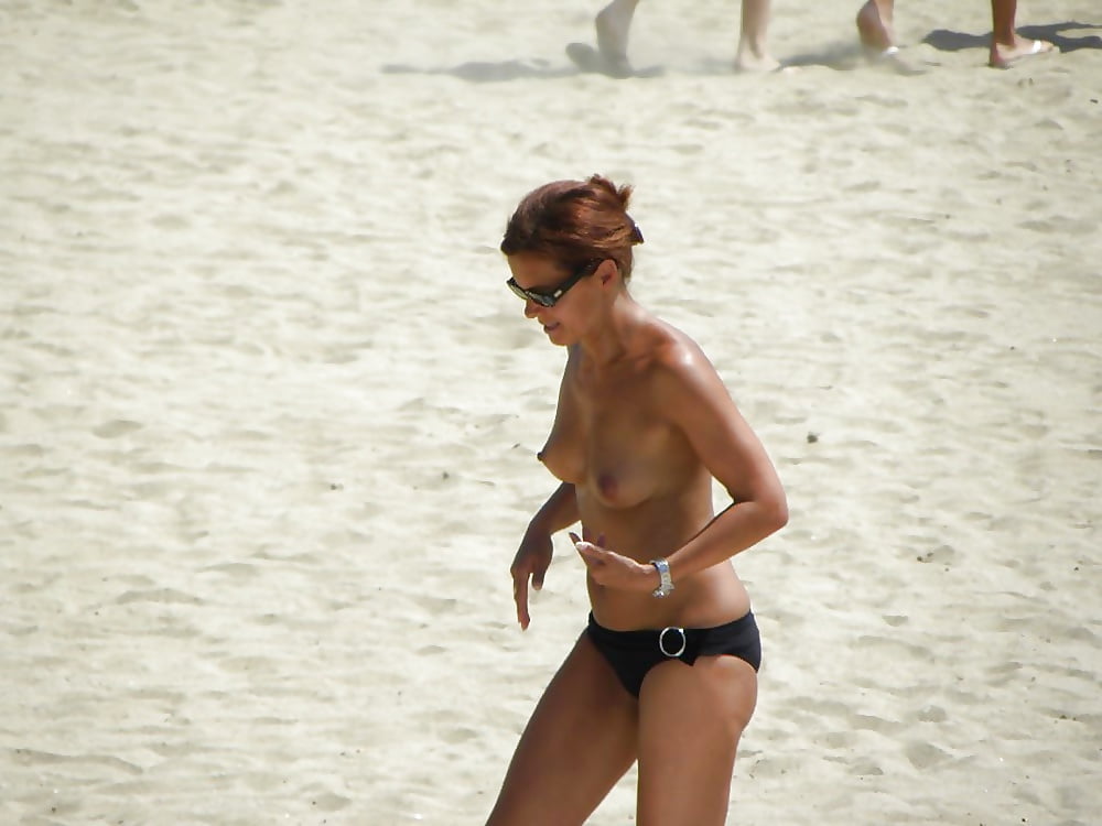 Beach MILF II pict gal