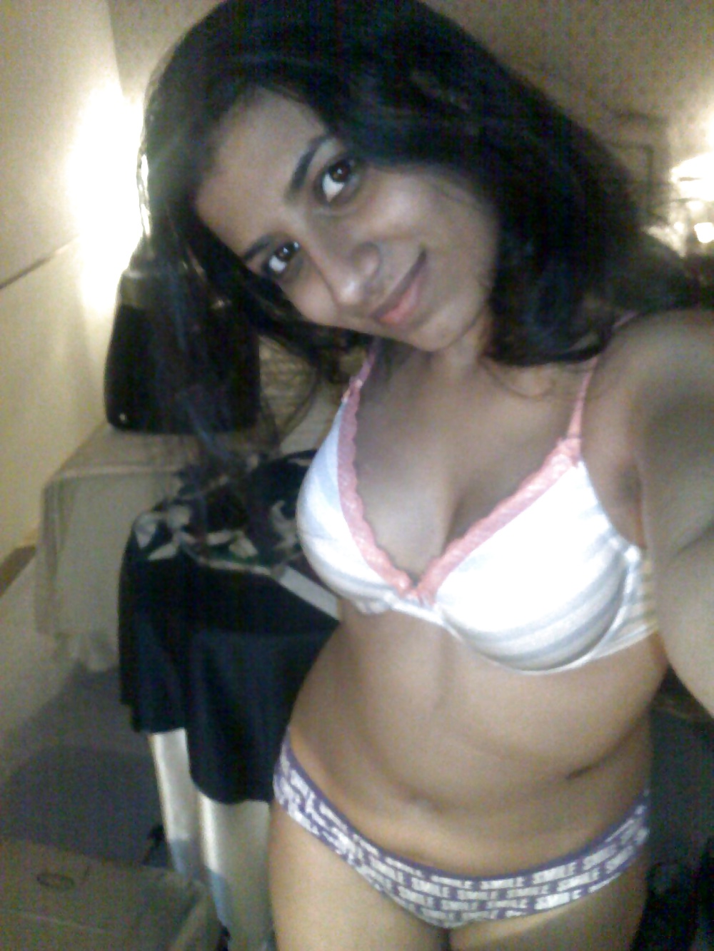 saudi girl showing off her body pict gal