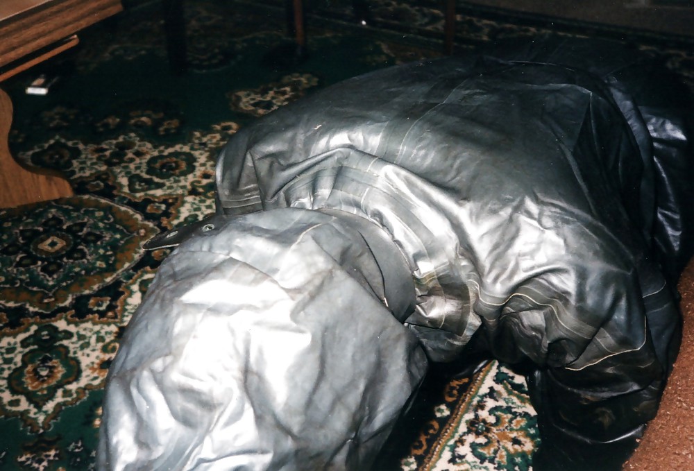 Gummibitch  enclosed pict gal