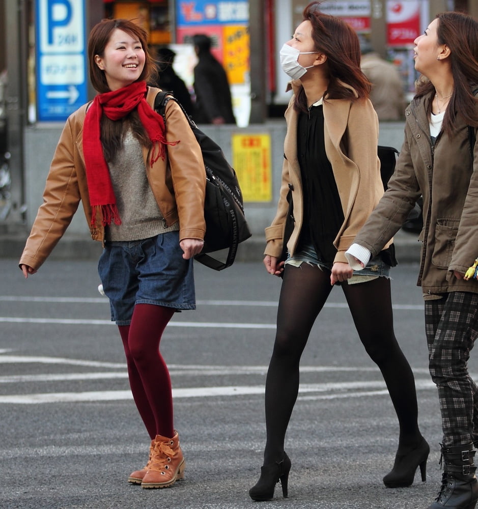 Street Pantyhose - Real Life Asian Cunts in Tights - 40 Photos 