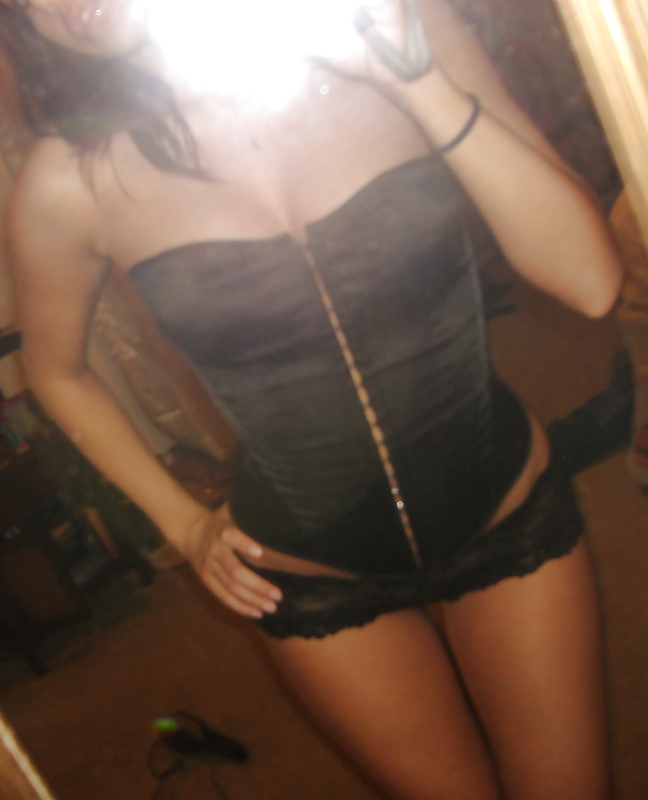 Pretty Amateur Teen Pam pict gal