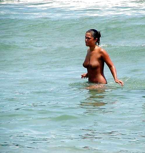NUDE AT THE BEACH pict gal
