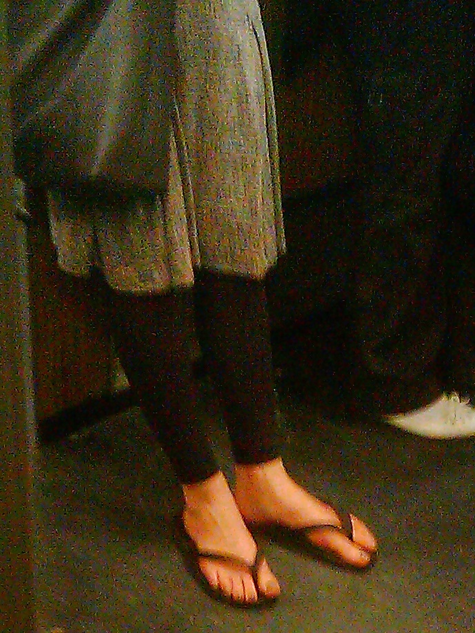 just feet. Female feet. pict gal