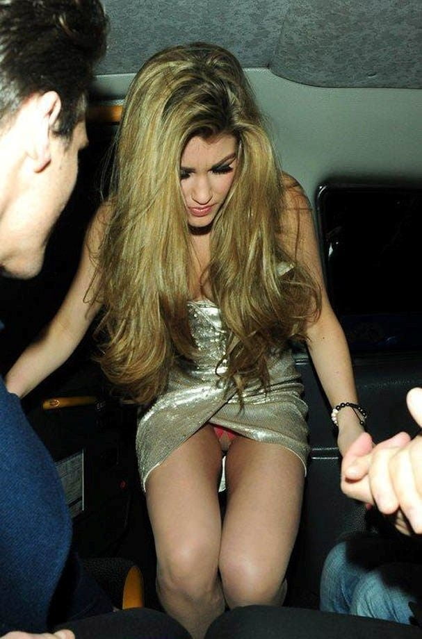 Hot celebrity upskirts and hot pics