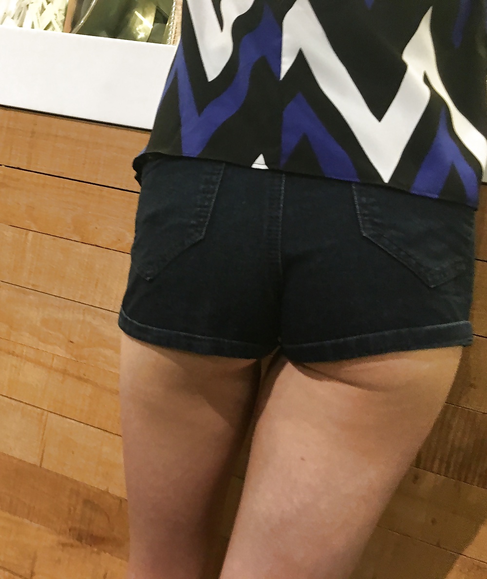 Tiny redhead mall teen in tiny shorts with a tiny ass pict gal