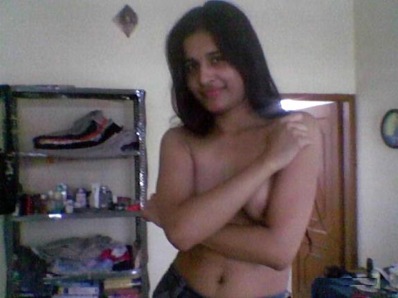 Indian Girl Exposing pict gal