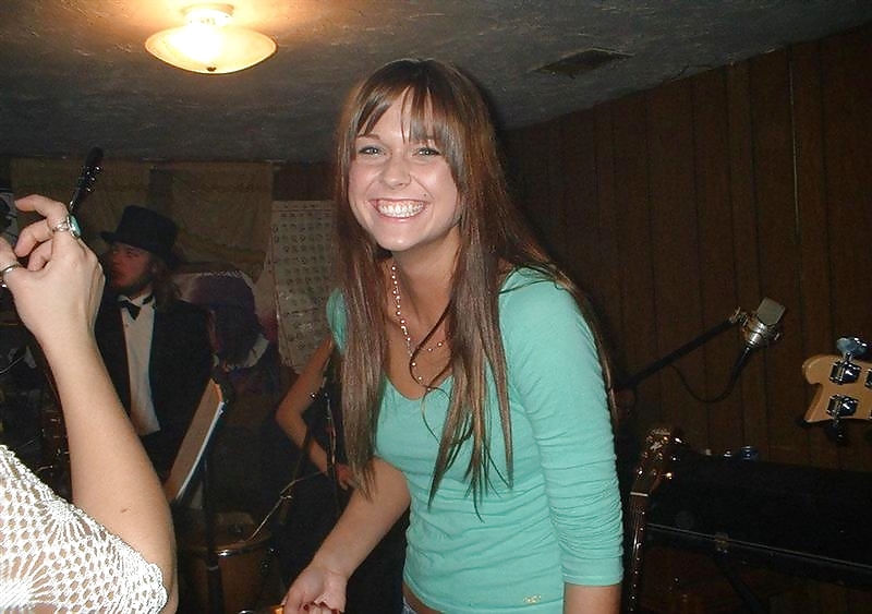 Slutty Brunette GF pict gal