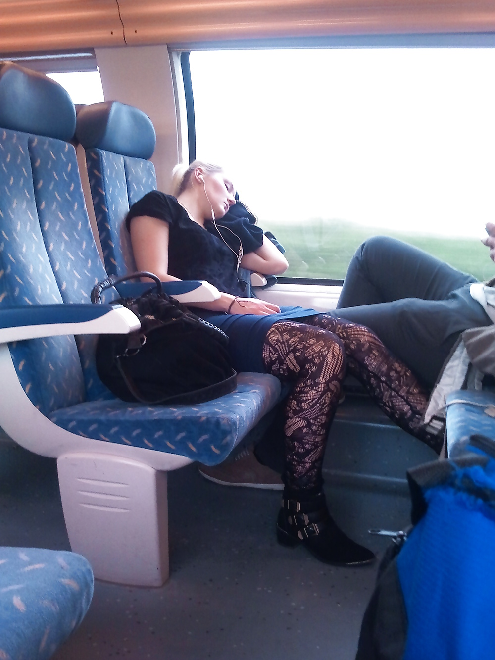 nice girl in train pict gal