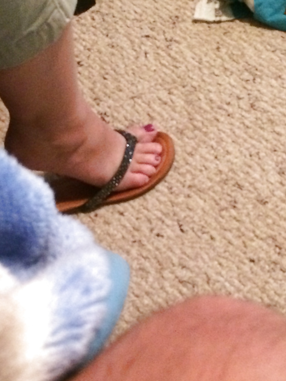 Wife's cute feet before work! pict gal