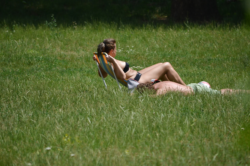 girl sunbathing in the park I pict gal