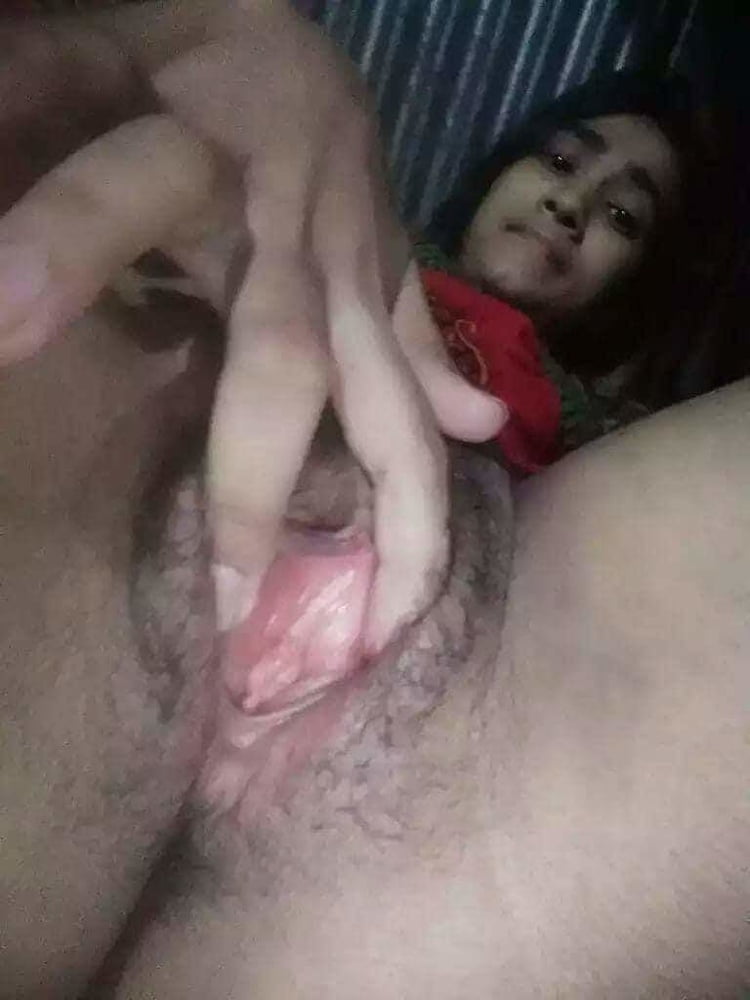 Begun Pussy bhabi - 4 Photos 