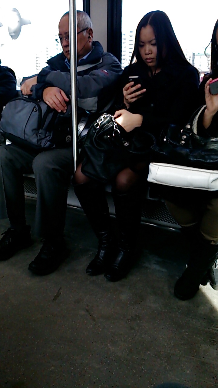 Voyeur - lovely ladies of public transit pict gal