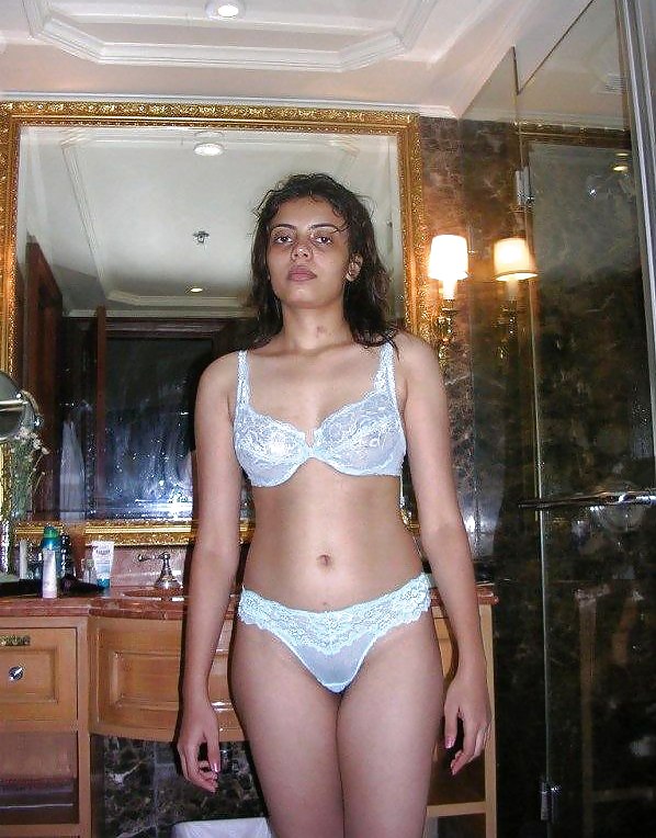 Indian girl Shweta nude !! pict gal