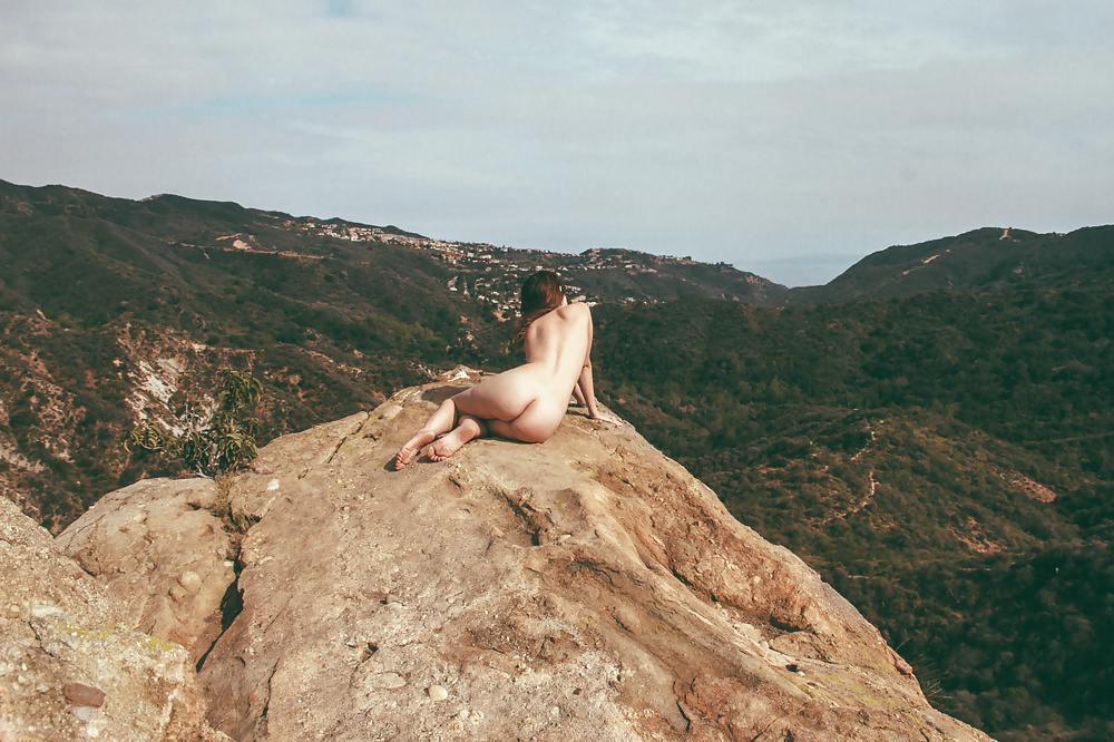 Girls and Mountains pict gal