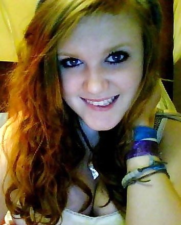 Lovely Redhead! pict gal