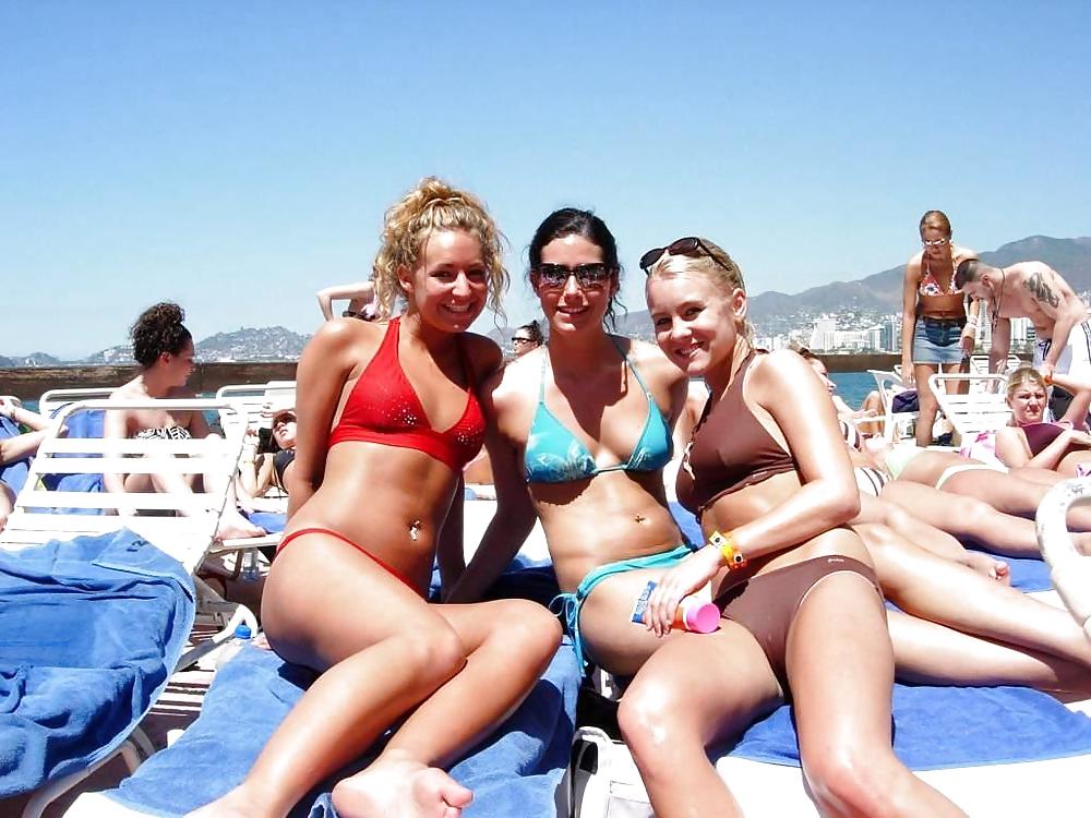 BIKINI BABES II pict gal