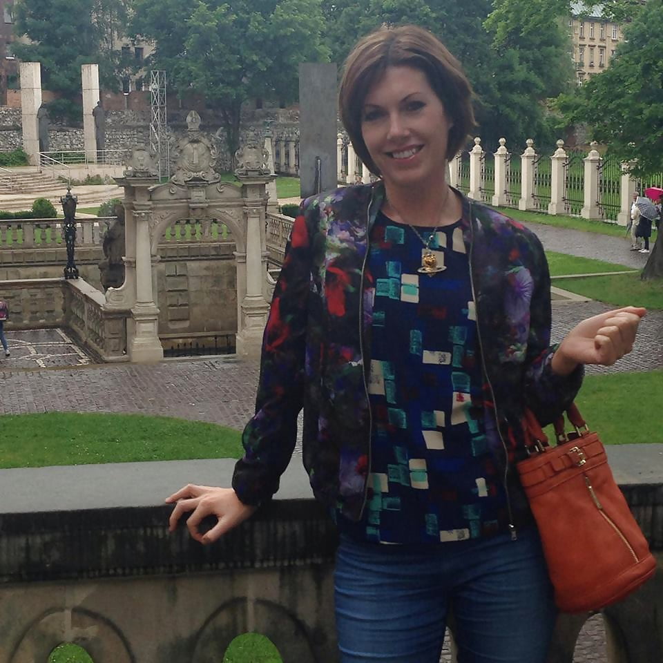 Facebook short haired hotties P3 pict gal