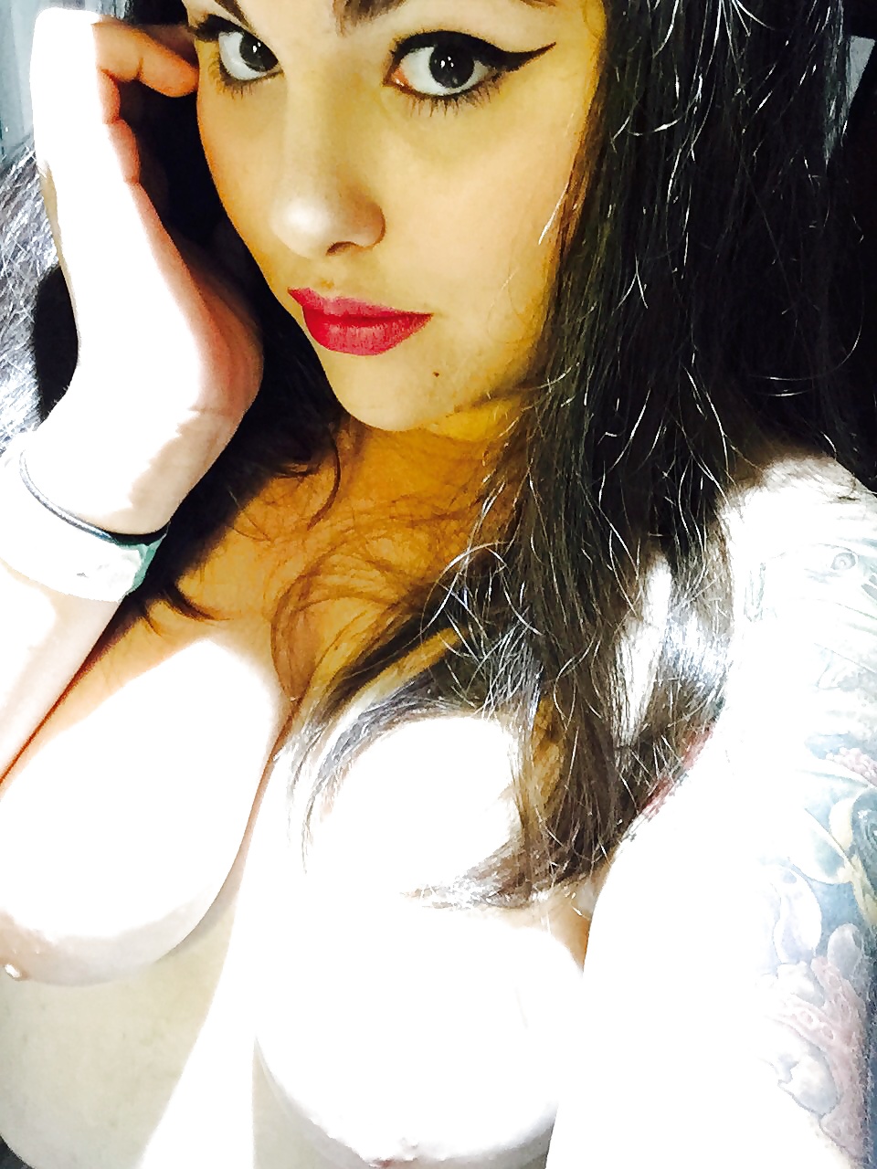 Chubby Tattooed Goddess 01 pict gal