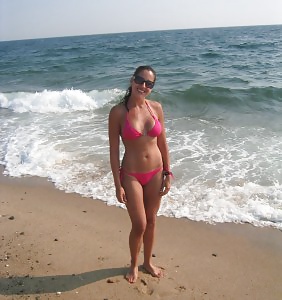 Bikini Wives and Girlfriends pict gal