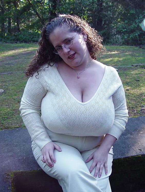 Сексуальная толстушка с большими сисями (16 фото)