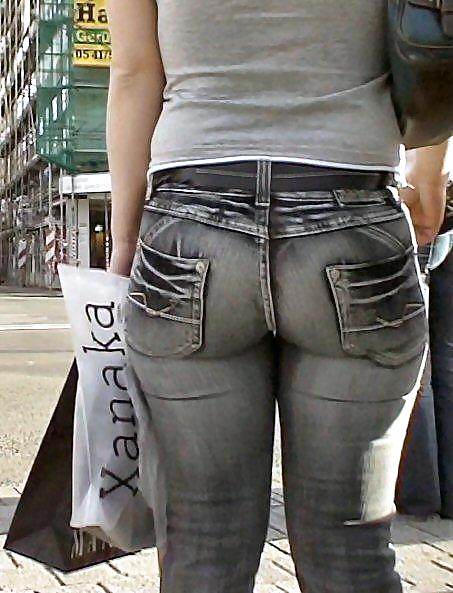 Beautyful asses in jeans - outdoor pict gal