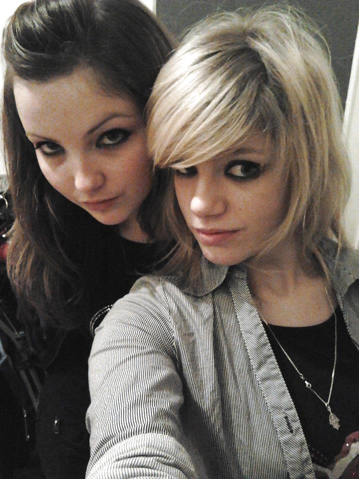 new pic of tribute manon et eliza :) pict gal