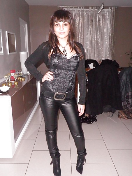 une ancienne copine (comment hard please) pict gal