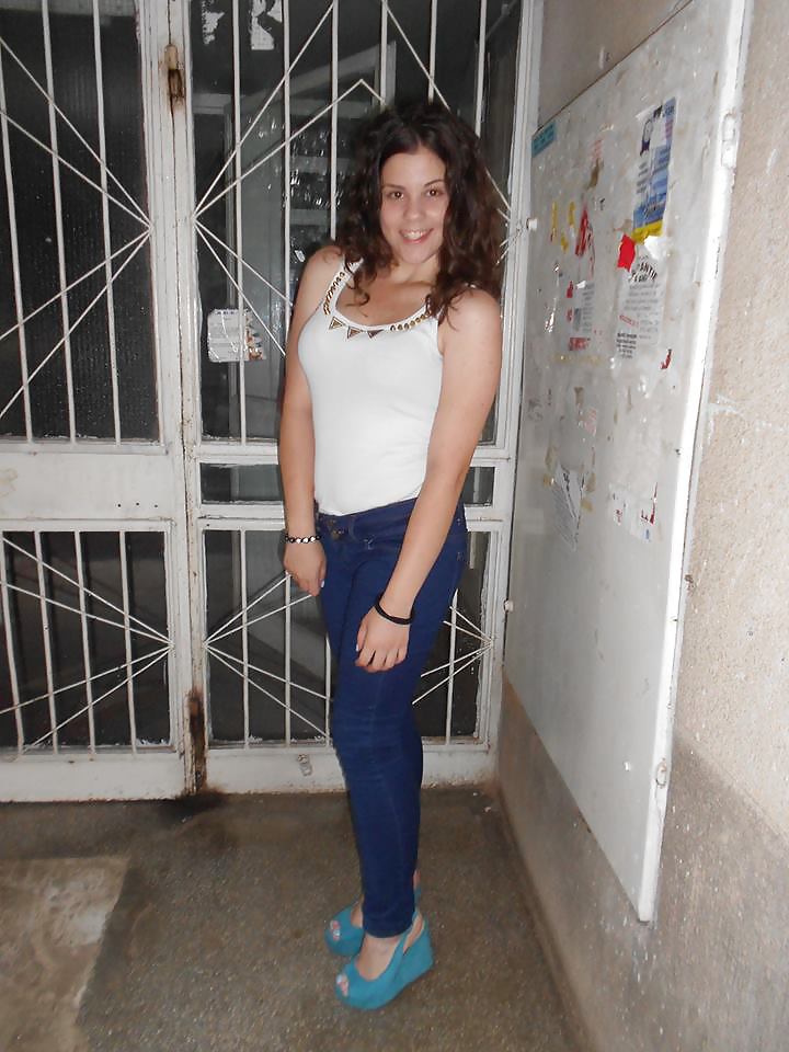 TOO YOUNG FOR THOSE TITS pict gal