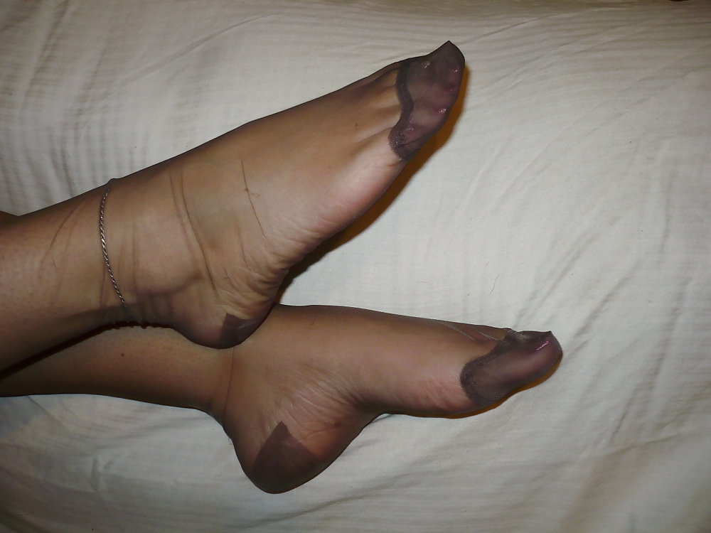 Nylon Clad Feet and Legs II pict gal