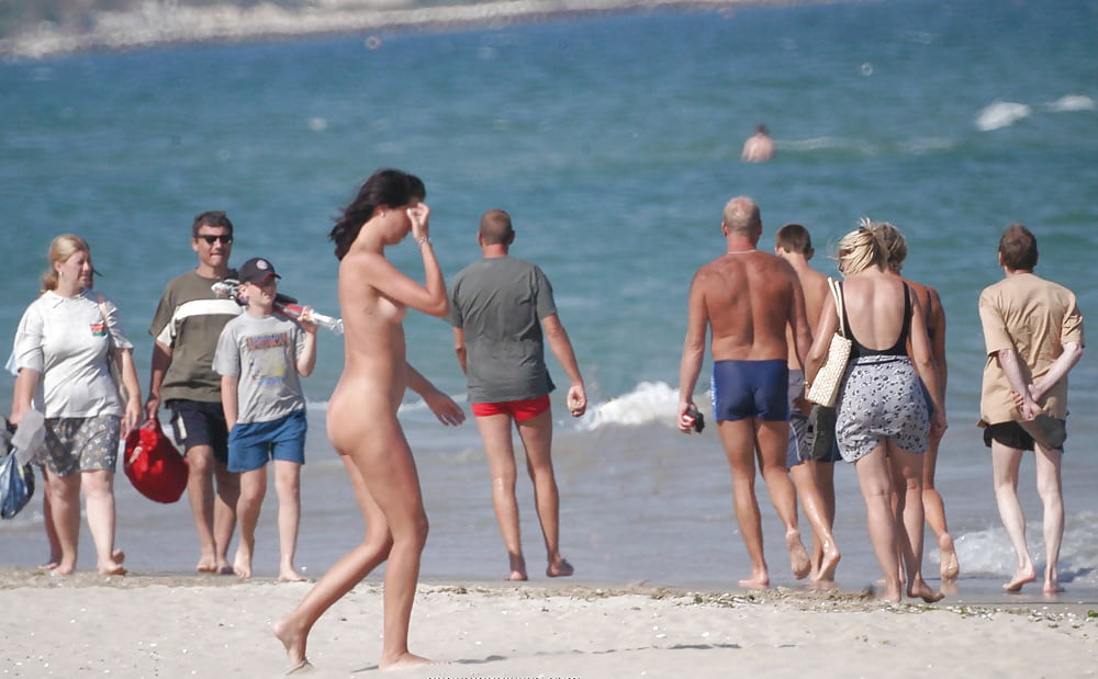 Crazy Woman Only One Nude At Beach Pict Gal