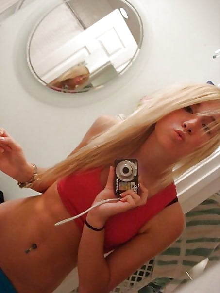 Blond Teen with amazing body pict gal