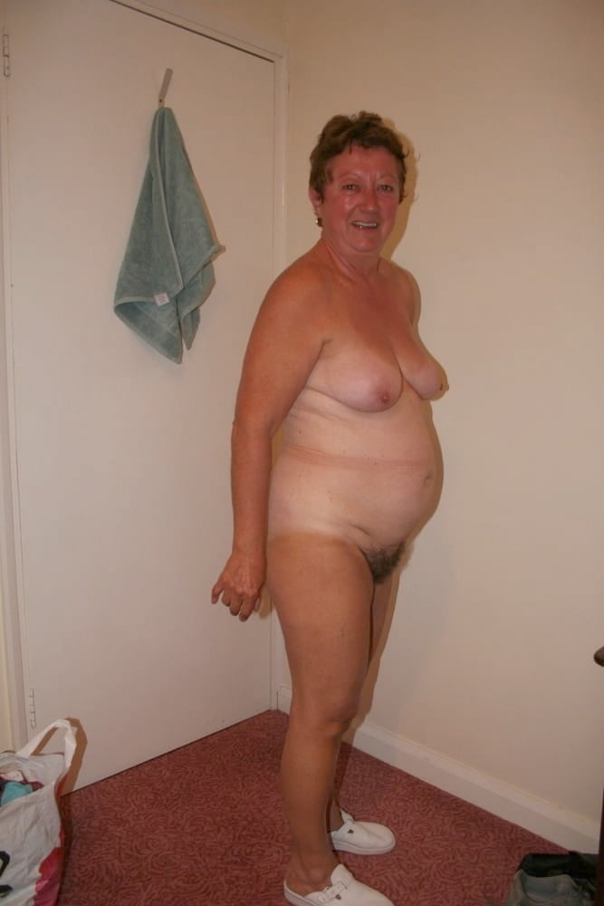 Mature Granny at Home Full Naked -1 - 20 Photos 