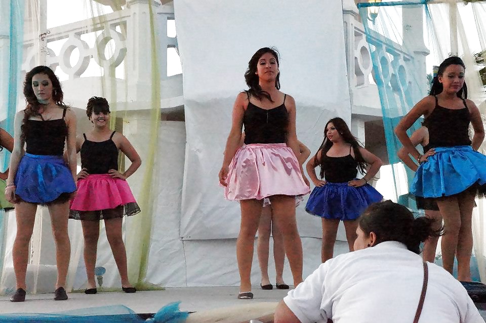 mexicanas en pantimedias  mexican girls in pantyhose  4 pict gal