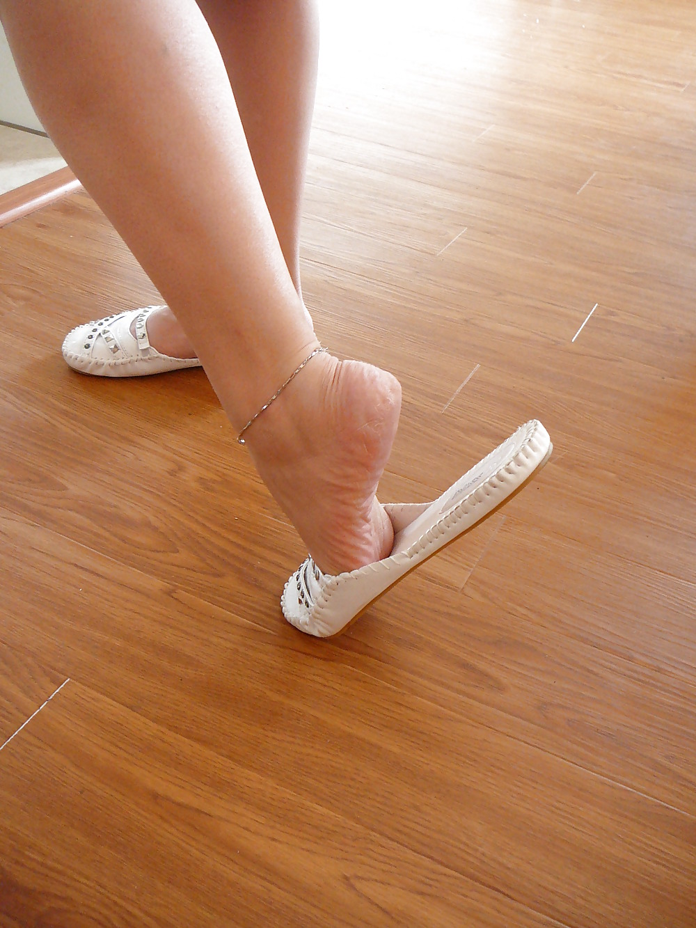 smell my feet pict gal