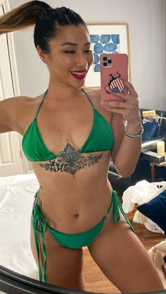 Watch Asian-Australian Babe Dee Nguyen's Tight Bikini Body - 1 Pic...
