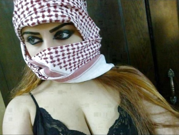 collection of arab big boobs, big ass, hijab and high heels pict gal