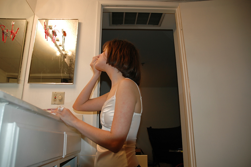 brunette teen pict gal