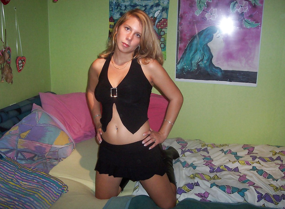 Blond in underwear pict gal