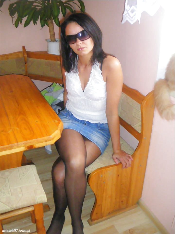 Young Ladies in Pantyhose pict gal