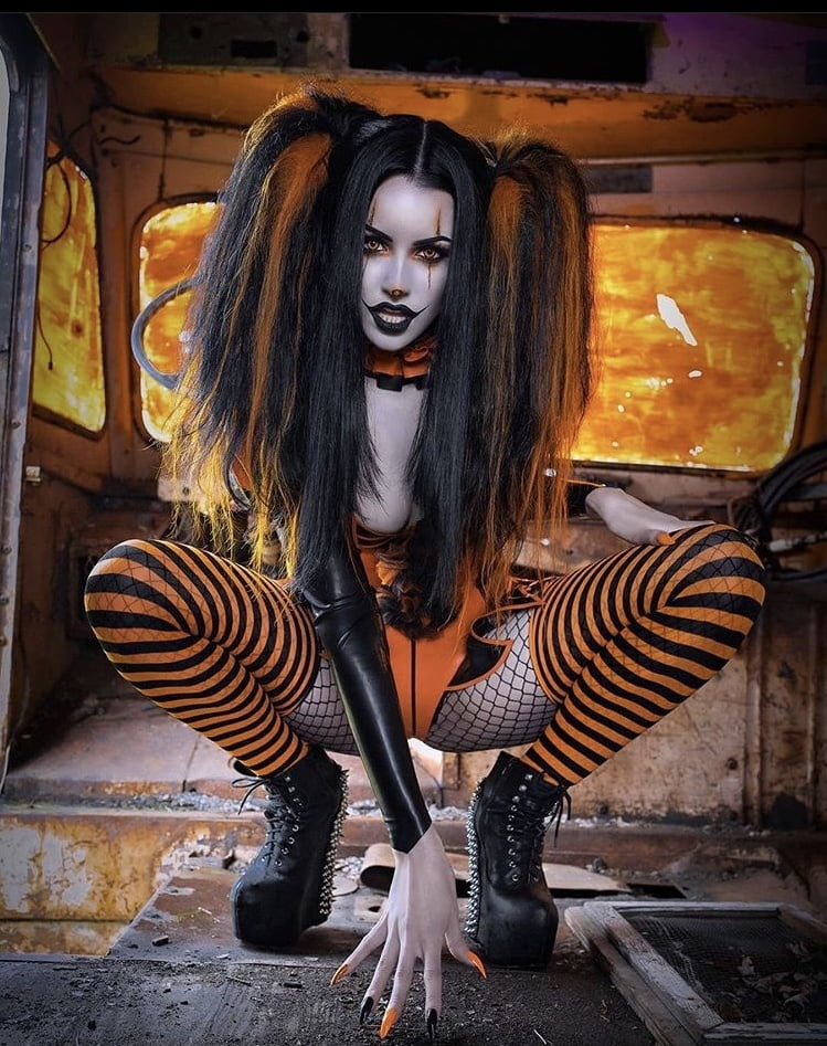 CLOWNS flexible cosplay joker Harley Quinn - 154 Pics 