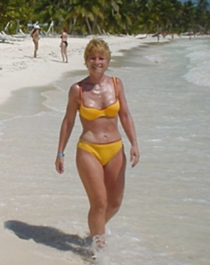 Nice milf in her 40's pict gal