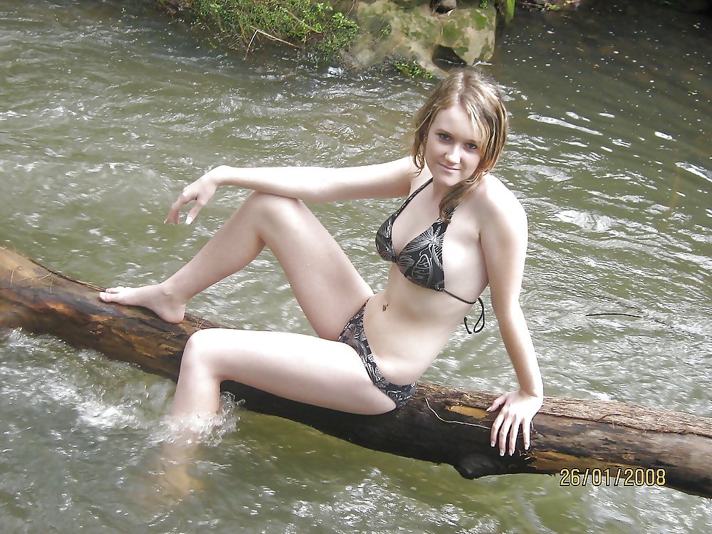 Hot Teens in Bikinis pict gal