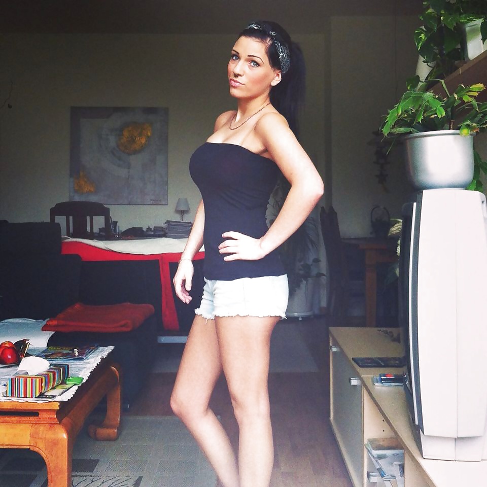 German FB sluts voting #4 - pls vote and comment pict gal