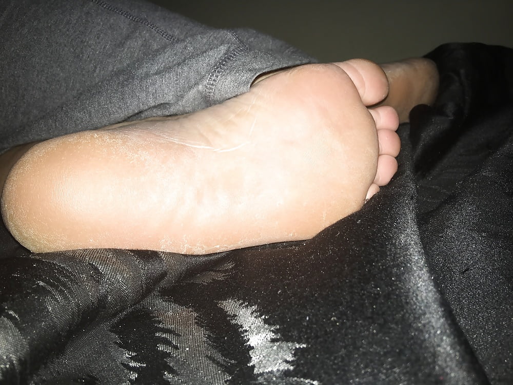 Veja Wifeys sexy feet sleep - 5 imagens em xHamster.com! 