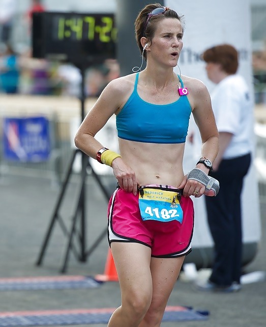 Candid young slut : sport II pict gal